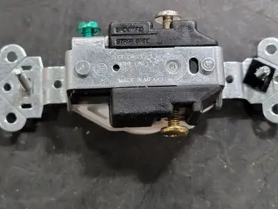 New | in-Stock PASS & SEYMOUR 5251-W Switchgears British Columbia CA | Lenmark #244588