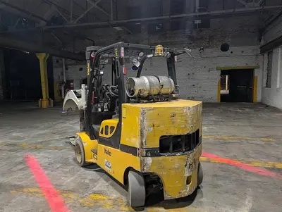 12,000 POUND YALE GLC120VX FORKLIFT TRUCK WITH 84" CASCADE PAPER CLAMP