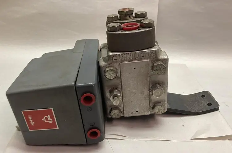 Used MOORE 20508-6/4MI Pressure Transmitters Ohio US | Surplus Asset Holdings #1247173
