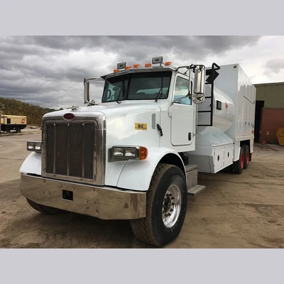 2006 Peterbilt Fuel/Lube Service Truck