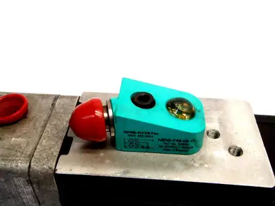 EC63D-A-1-0-D-30-1-0 / NBN2-F48-E8-V1 | Norgren EC63D-A-1-0-D-30-1-0 Power Clamp / Pepperl + Fuchs NBN2-F48-E8-V1 Sensor - Used