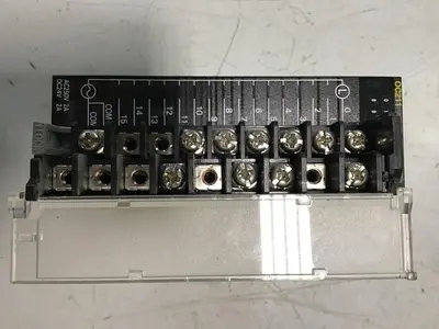 USED OMRON CJ1W-OC211