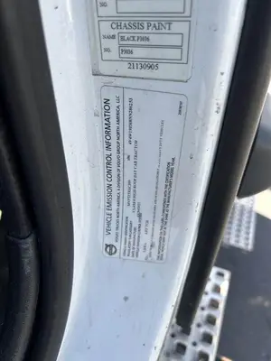 USED 2022 VOLVO VNR42T300