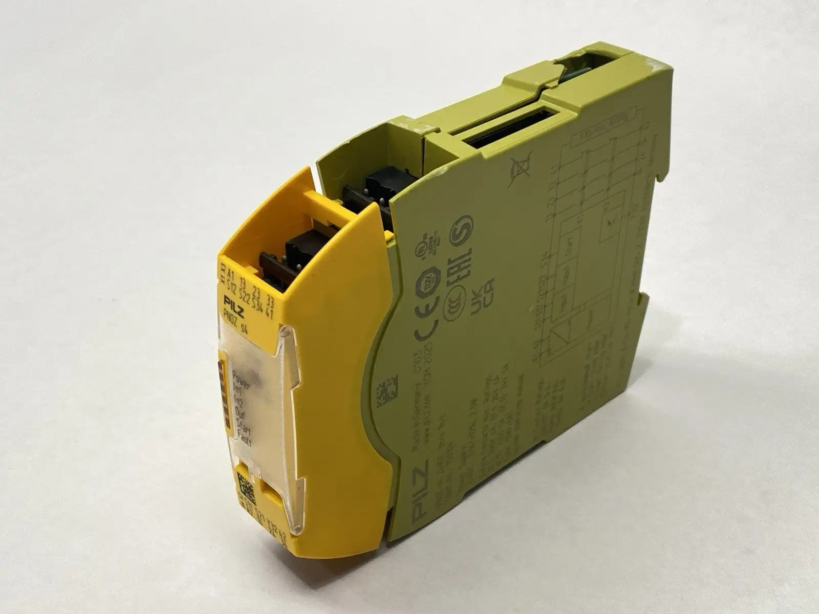 PNOZ s4 24VDC 3n/o 1n/c | Pilz  Standalone Sigma Safety Relay 750104 NO TERMINALS - For parts or not working