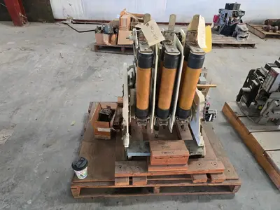 Used _UNKNOWN_ _UNKNOWN_ Circuit Breakers Indiana US | Myron Bowling Auctioneers Inc #1503989