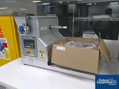 USED GlobePharma 4 Quart GlobePharma MaxiBlend MB-IVV Twin Shell Blender