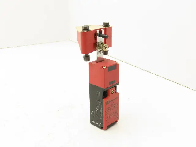Telemecanique XCS-PA591 Interlock Safety Switch w/Key 240V