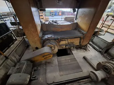 USED 1980 SEDIN 1525