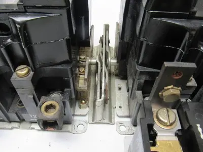 Square D Size 4 Reversing Starter Type SF01 Ser. A 600V Max Class 8536/8502
