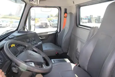 Used 2019 VOLVO VHD64B200 Vacuum Truck Texas US | Roll Off Truck World #1492006