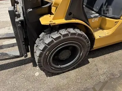 USED 2018 CAT GP30N