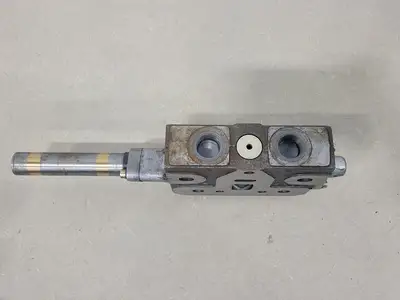 Hydraulic Valve 1235-10701