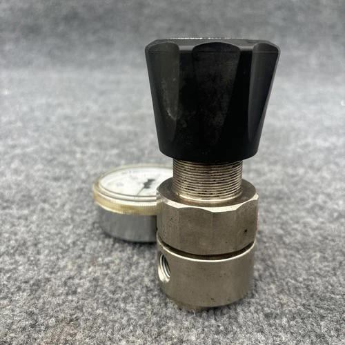 Used air products E11-N141B Air Pressure Regulators California US | Davliegogo LLC #1707749
