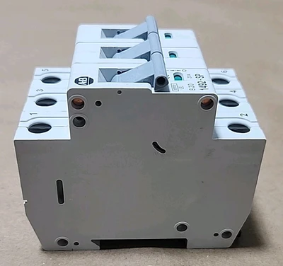 NEW Allen-Bradley 1492-SP3B200