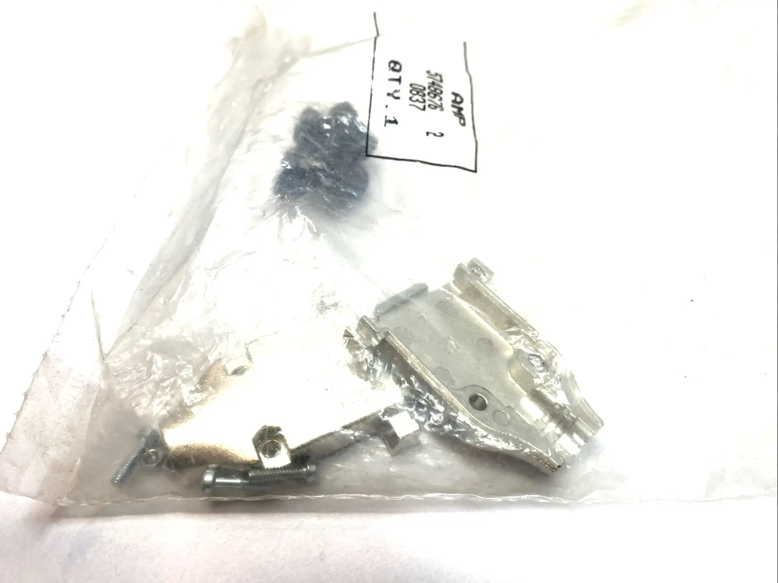 NEW AMP D-SUB BACKSHELL SIZE 2 SHIELDED 180° 15 POS CABLE CLAMP