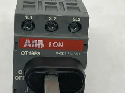 USED ABB SWITCH DISCONNECTOR 3-POLE 16A 600VAC W/ OHYS2RJ SELECTOR HANDLE