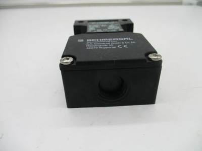 Schmersal AZ-16-03ZVKRK-M16 New, open box Safety Switch