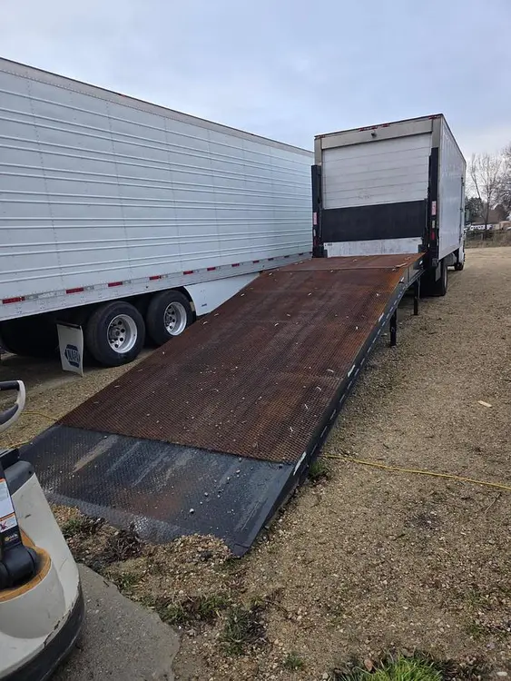 Used INDUSTRIAS AMERICA R825 Dock Levelers Idaho US | Berry Machinery #910967