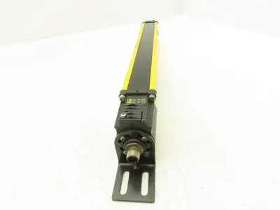 Allen Bradley 440L-R4J0320YD Light Curtain Guardmaster Transmitter Ser A Rev B