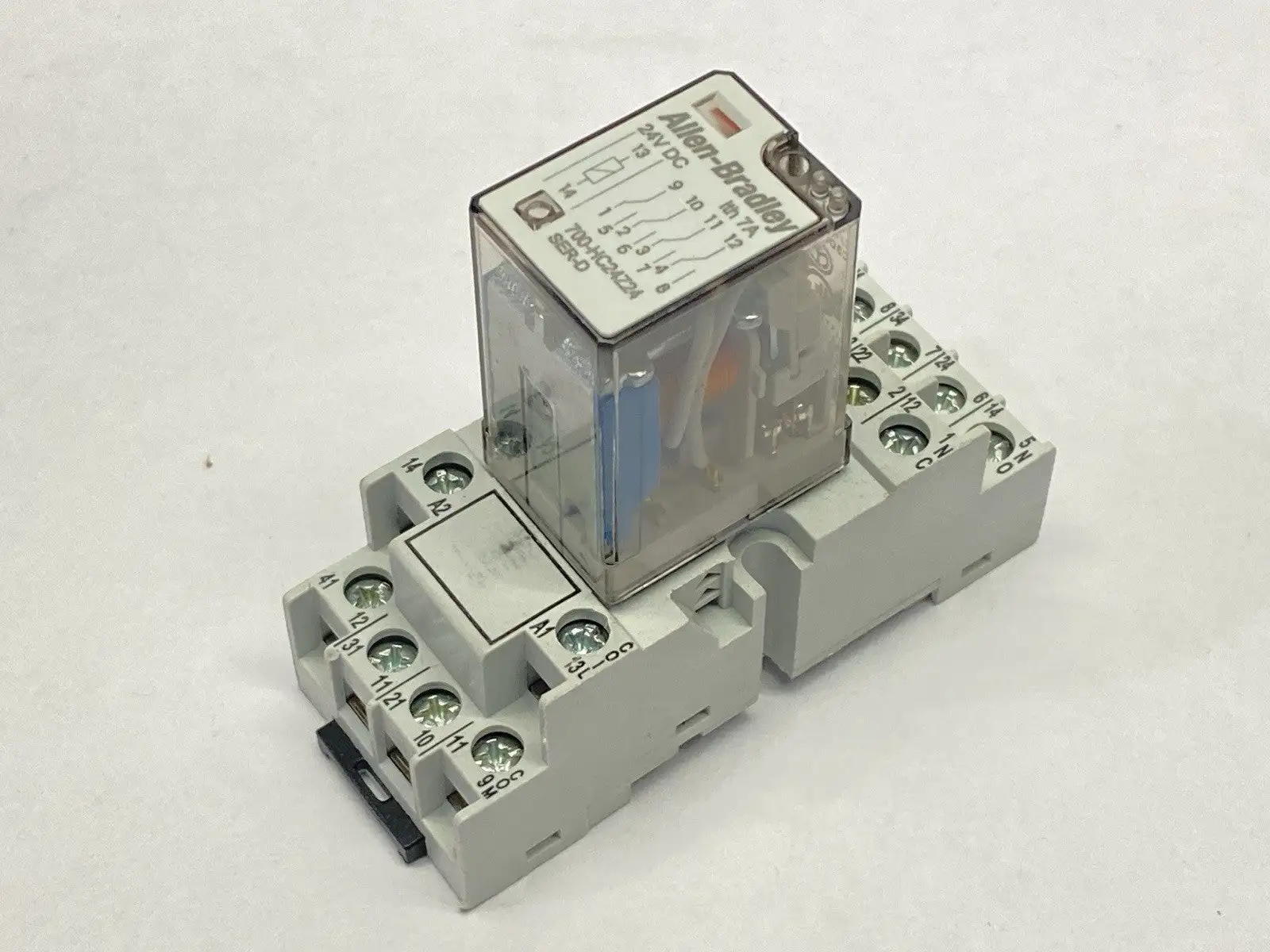 USED ALLEN-BRADLEY SER D ICE CUBE RELAY 24VDC W/ 700-HN103 SER C BASE