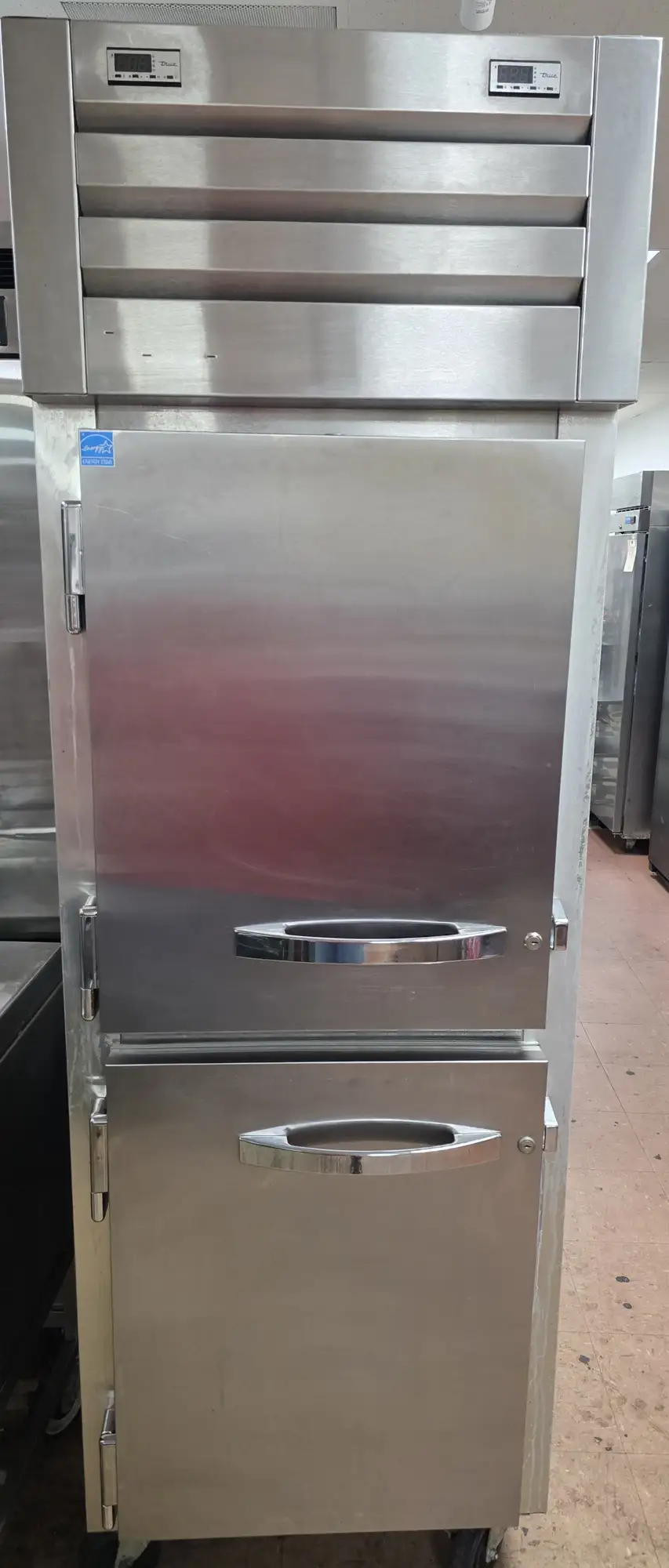 Used True Used 2019 True STG1DT-2HS Half Door Reach-In Combination Refrigerator / Freezer 115V Refrigerators Illinois US | Falcon Restaurant Supply #1373596