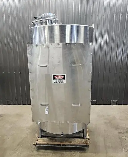 Used 900 Gallon Tank, Stainless Steel