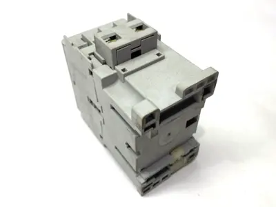 USED ALLEN-BRADLEY IEC CONTACTOR 3-POLE 9A 120V