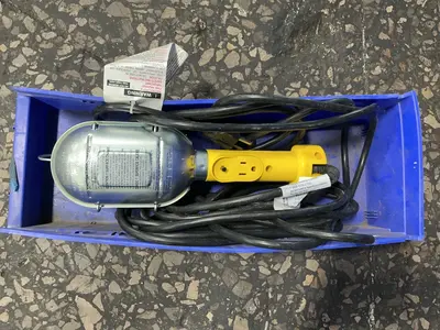 Used COMMERCIAL ELECTRIC 425A Light Source Equipment Ohio US | HGR 24 #1305272