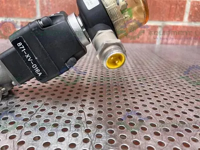 USED 2 ITT ADVANTAGE 3 WAY STAINLESS STEEL DIAPHRAGM VALVES W/ VALVE POSITIONER