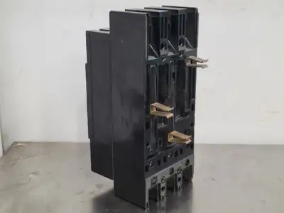 100 Amp, 3 Pole, 600 volts Circuit Breaker