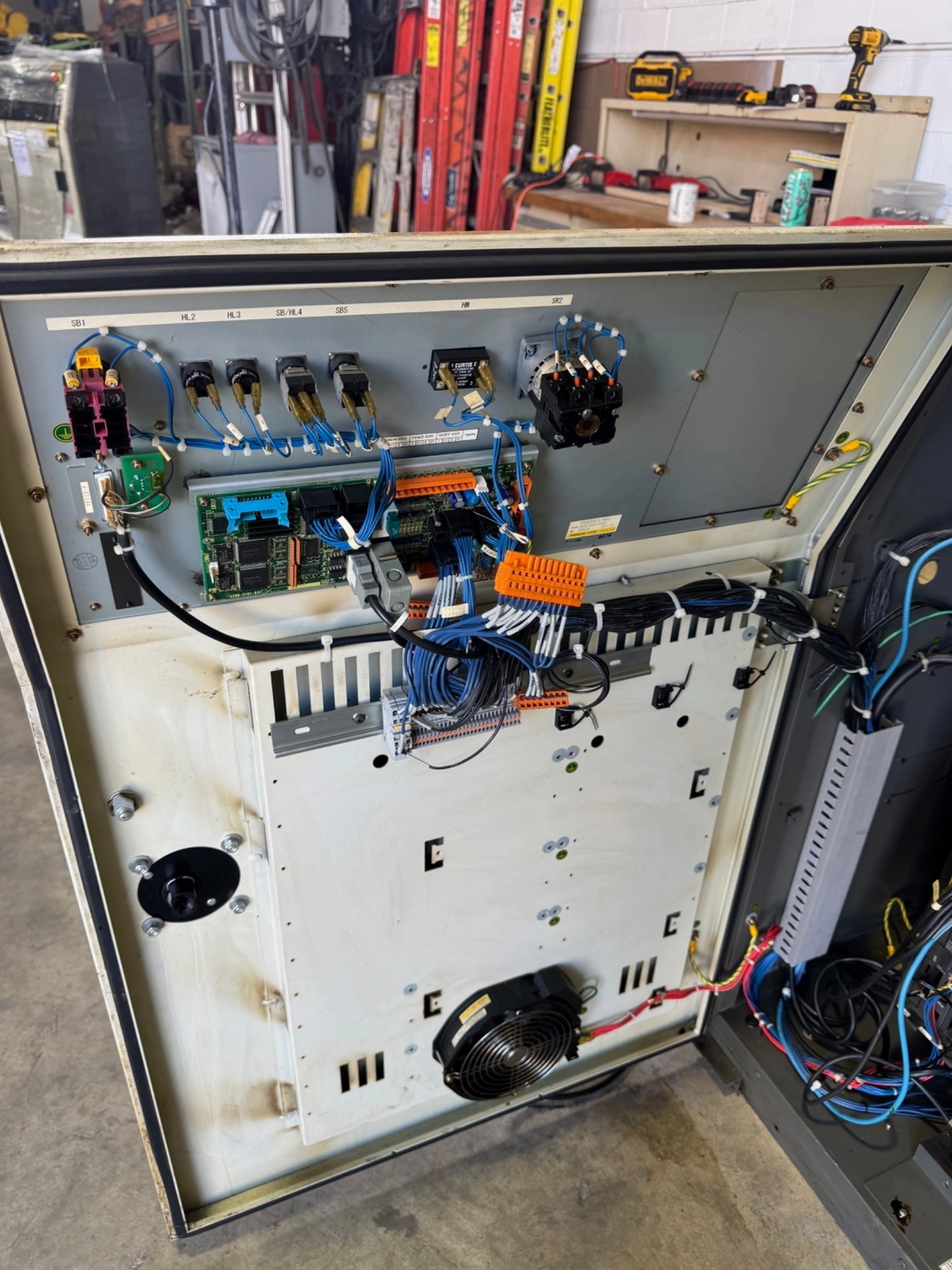 USED 2011 FANUC FANUC M710IC/20L Robots in Michigan US #222055