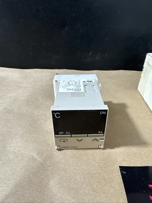 NEW Omron E5CS-R1KJ