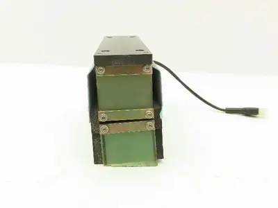 Osaka Seiko Small Parts Feeder Linear Conveyor Vibration Magnetic Motor 200V