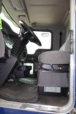 2013 KENWORTH GVWR 25,000 BOX TRUCK | Levy Recovery Group (13)