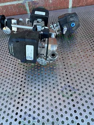 USED 5 ITT PURE FLO .5-316L- RA20MAX 6 WAY DIAPHRAGM VALVE W/ 1/2" SANITARY FITTING
