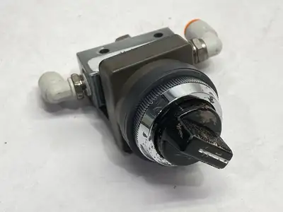 Used Mead Manually Actuated Two-Position 3-Way Pilot Valve 1/8" NPT Valves/Fittings Michigan US | Maverick Industrial Sales #1402319
