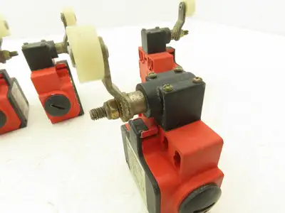 Bernstein BI-SU1Z AH Limit Switch 10A 500V 30mm Arm Plastic Roller Lot of 4