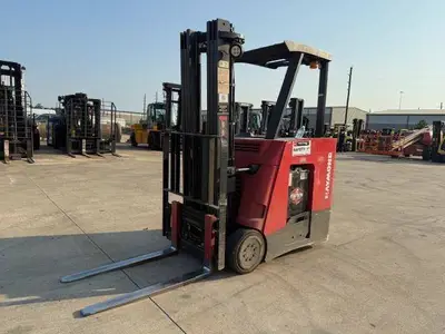 Used RAYMOND 425C35TT 3-Wheel Stand up Electric Counterbalance Forklifts Illinois US | Somerset Equipment Sales #1546199