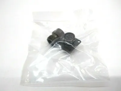 NEW AMPHENOL CIRCULAR MIL SPEC CONNECTOR 5P SZ 10 WALL MOUNT RE