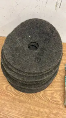 Lot of 8 Floor Buffer Pads with Makita Abrasive Cut-Off Wheel Box