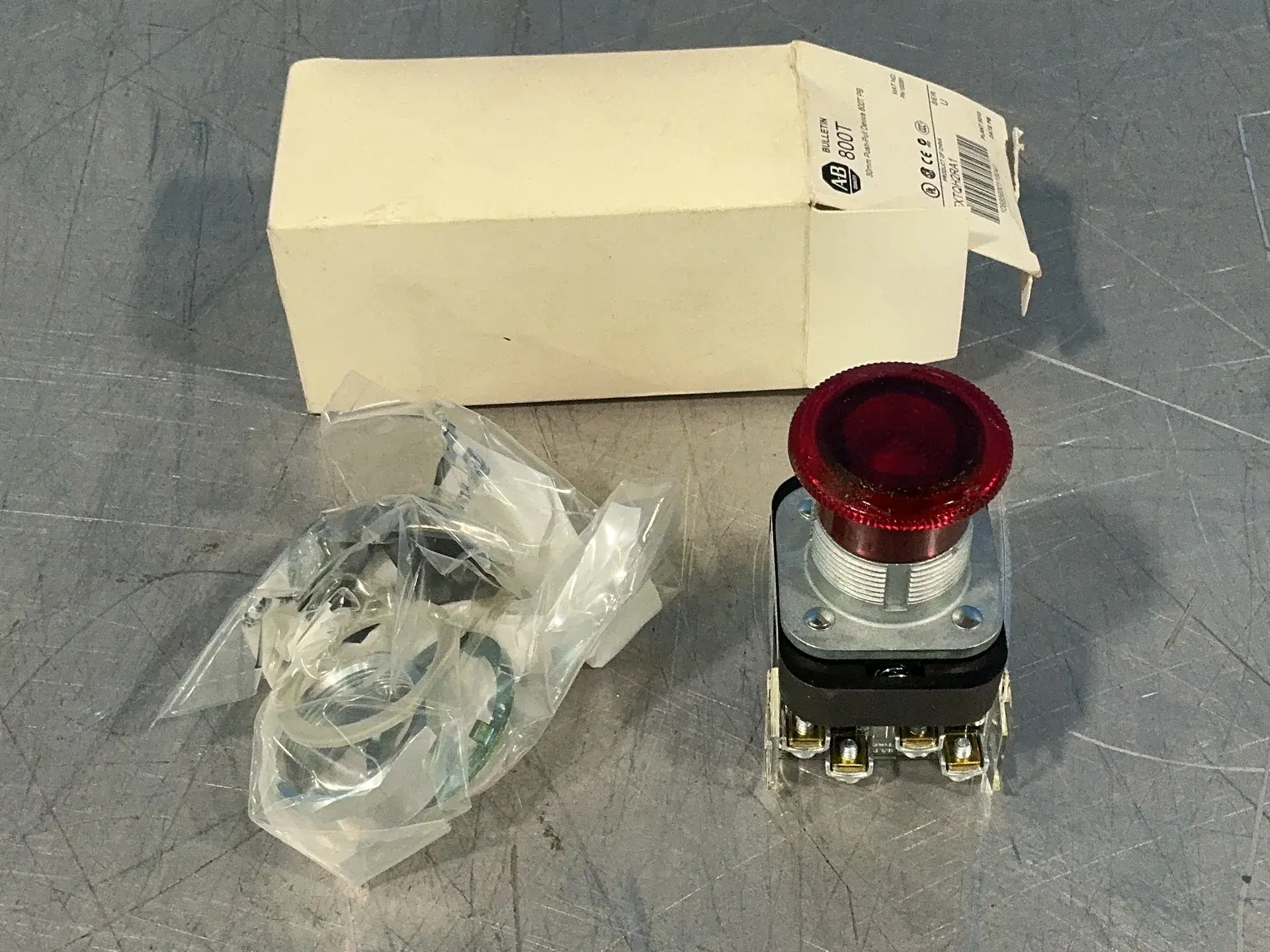 New | in-Stock ALLENBRADLEY 800TFXTQH2RA1 Industrial Controls Ohio US | HGR 24 #1326208