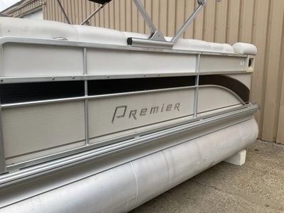 USED 2005 PREMIER 225 LEGEND
