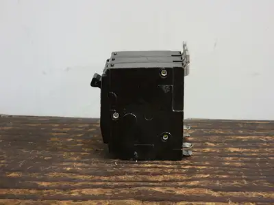 NEW SQUARE D QOB350