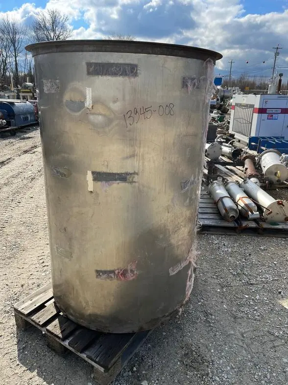 Used approximately 500 gallon stainless steel vertical tank