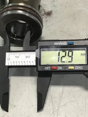USED VICKERS 25-D10-30
