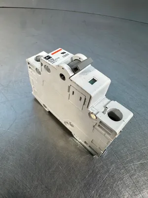 Eaton Cotler Hammer C10 WMS1C10 240V Circuit Breaker (4c-41)