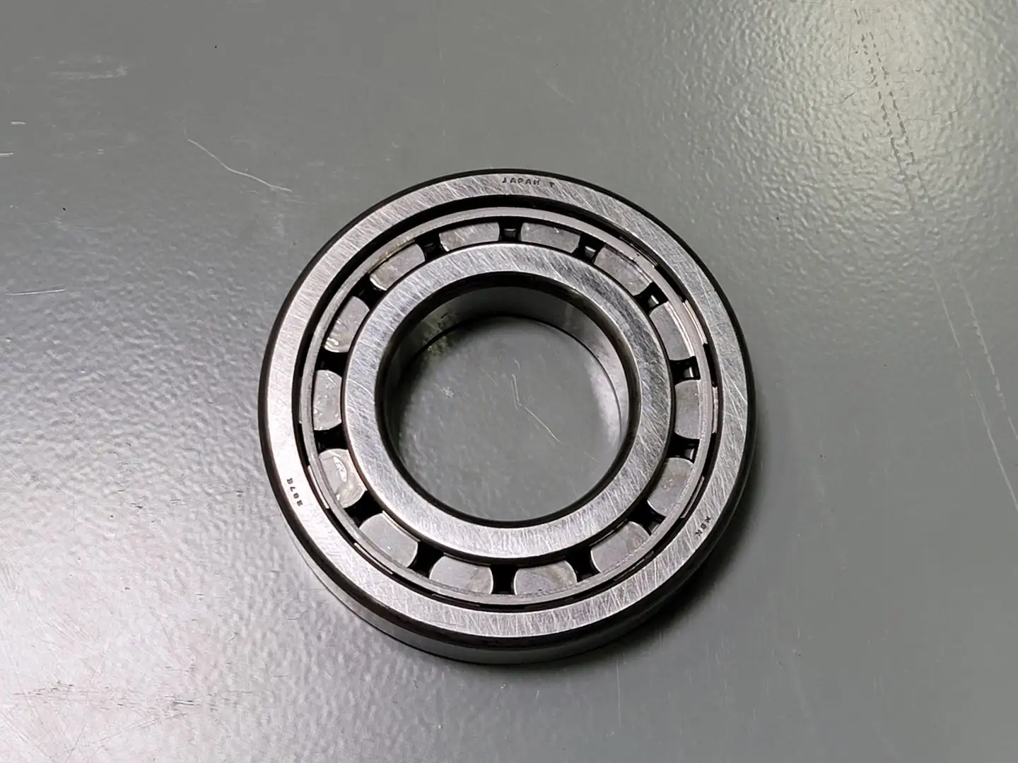 Single Row Cylindrical Roller Bearing No. NJ207E