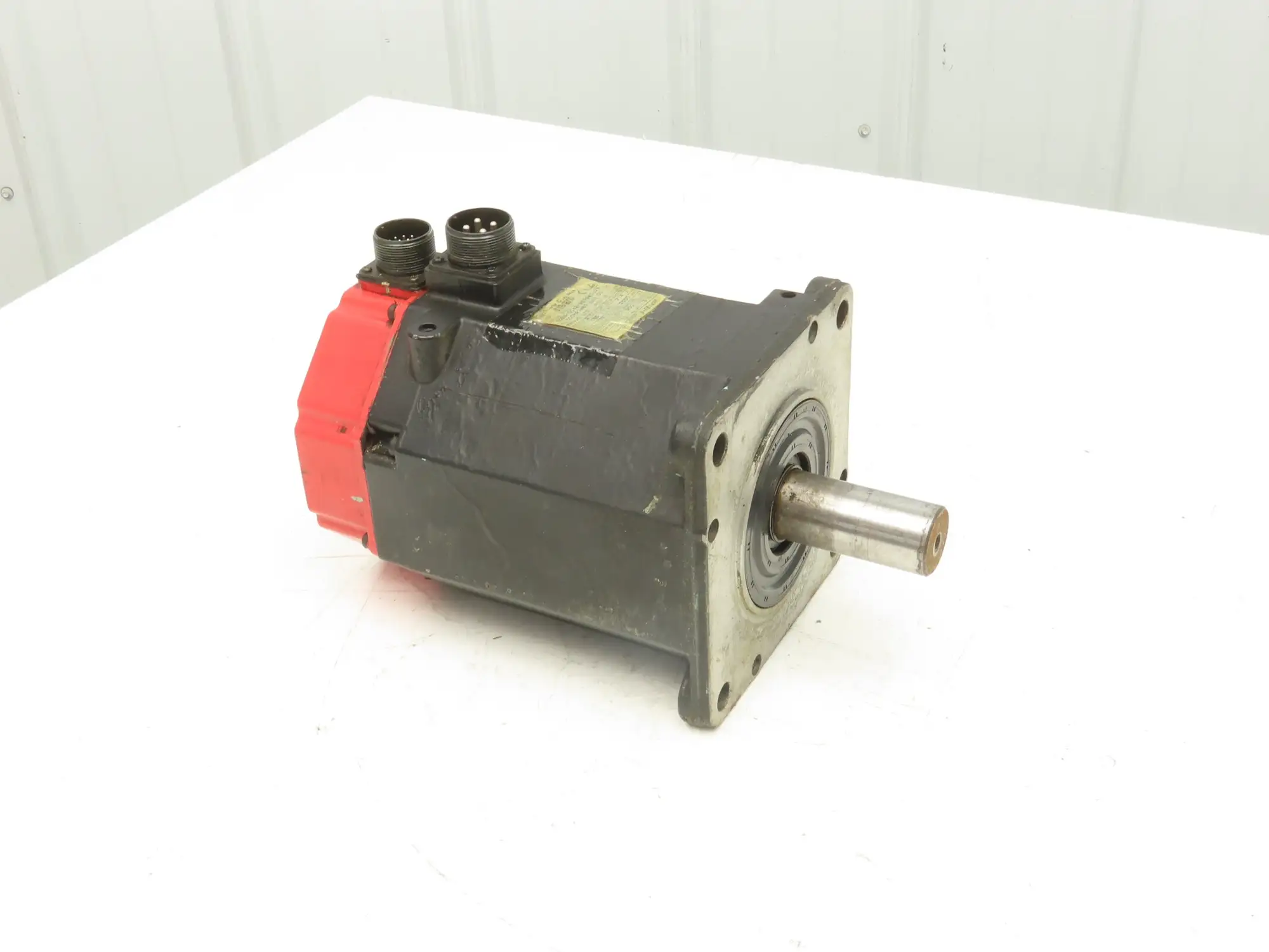 Fanuc A06B-0142-B076 AC Servo Motor 2.1kW 186v 3Ph 2000RPM Encoder A8600360T211