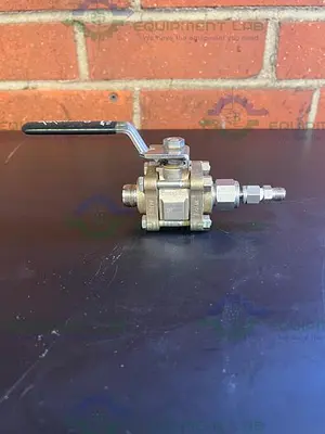 USED SWAGELOK STAINLESS STEEL BALL VALVE  W/ 3/4" THREADED FITTING