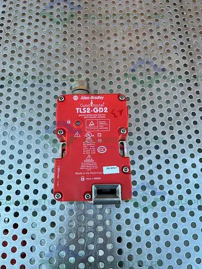 Used ALLEN BRADLEY GUARDMASTER TLS2-GD2 SAFETY INTERLOCK SWITCH Electronics & Components | Equipment Lab #486241